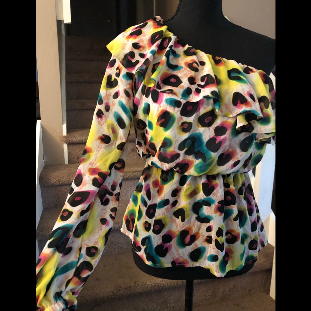 XOXO One Shoulder•Multi Color Ruffle Blouse - Picture 3 of 4